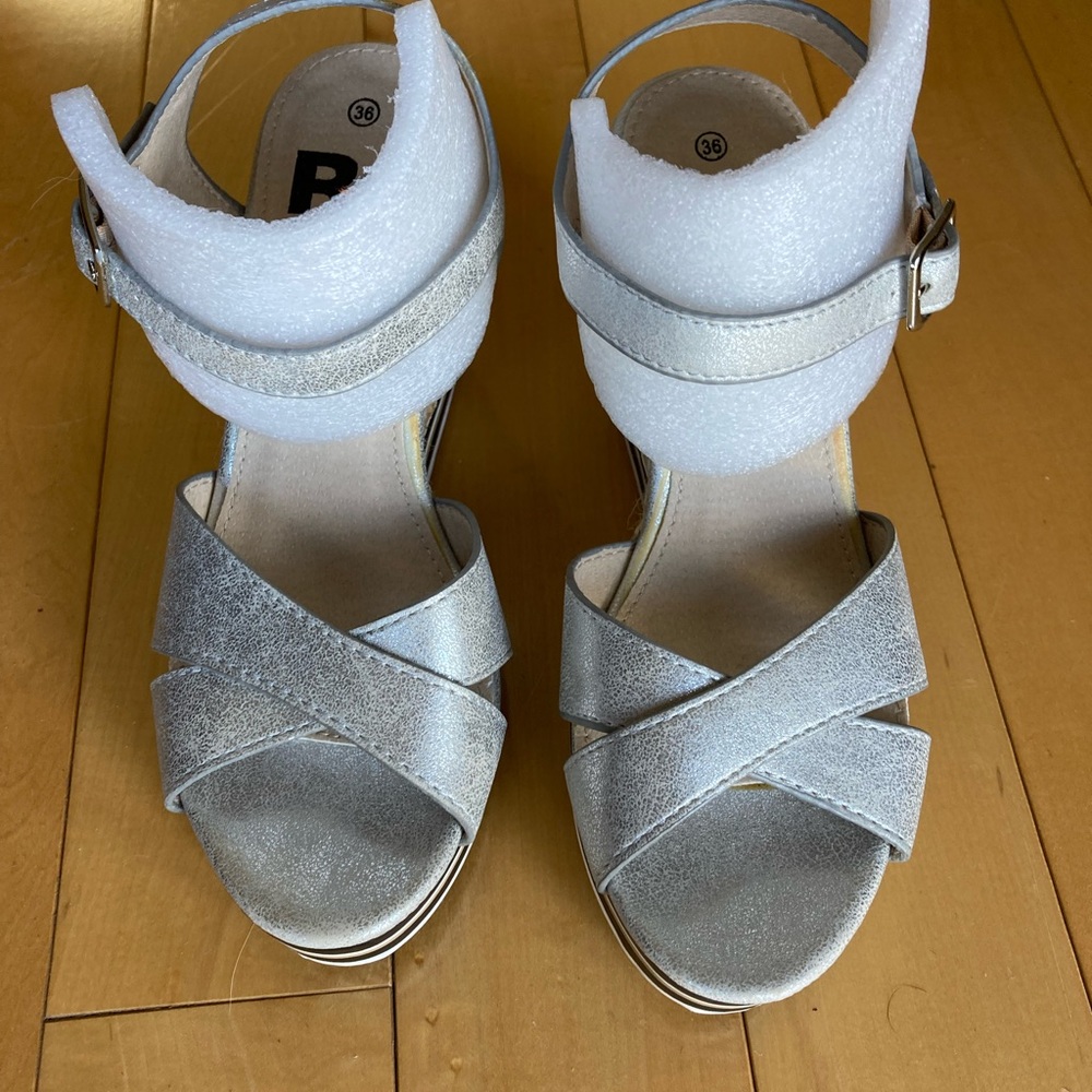 Refresh silver sandals size 6